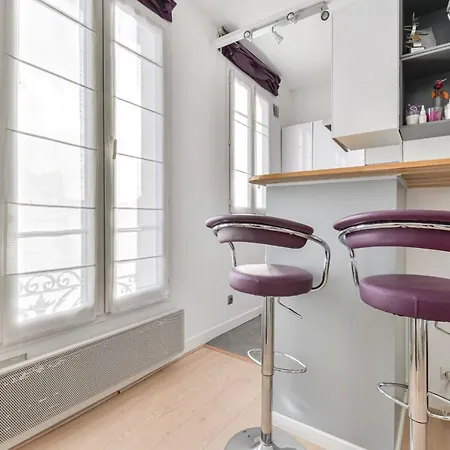 Bright And Spacious Studio Near La Defense شقة *